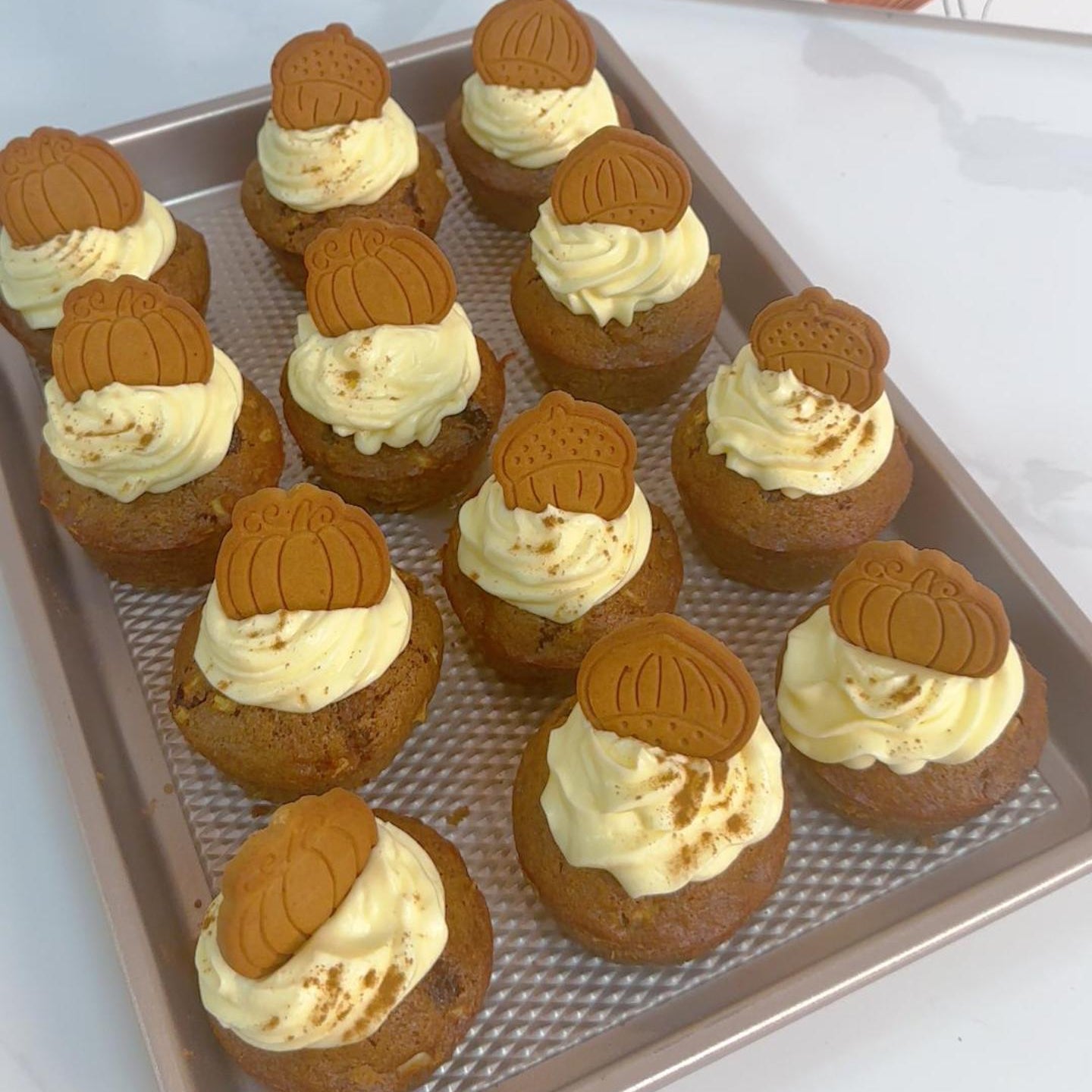 apple cinnamon cupcake