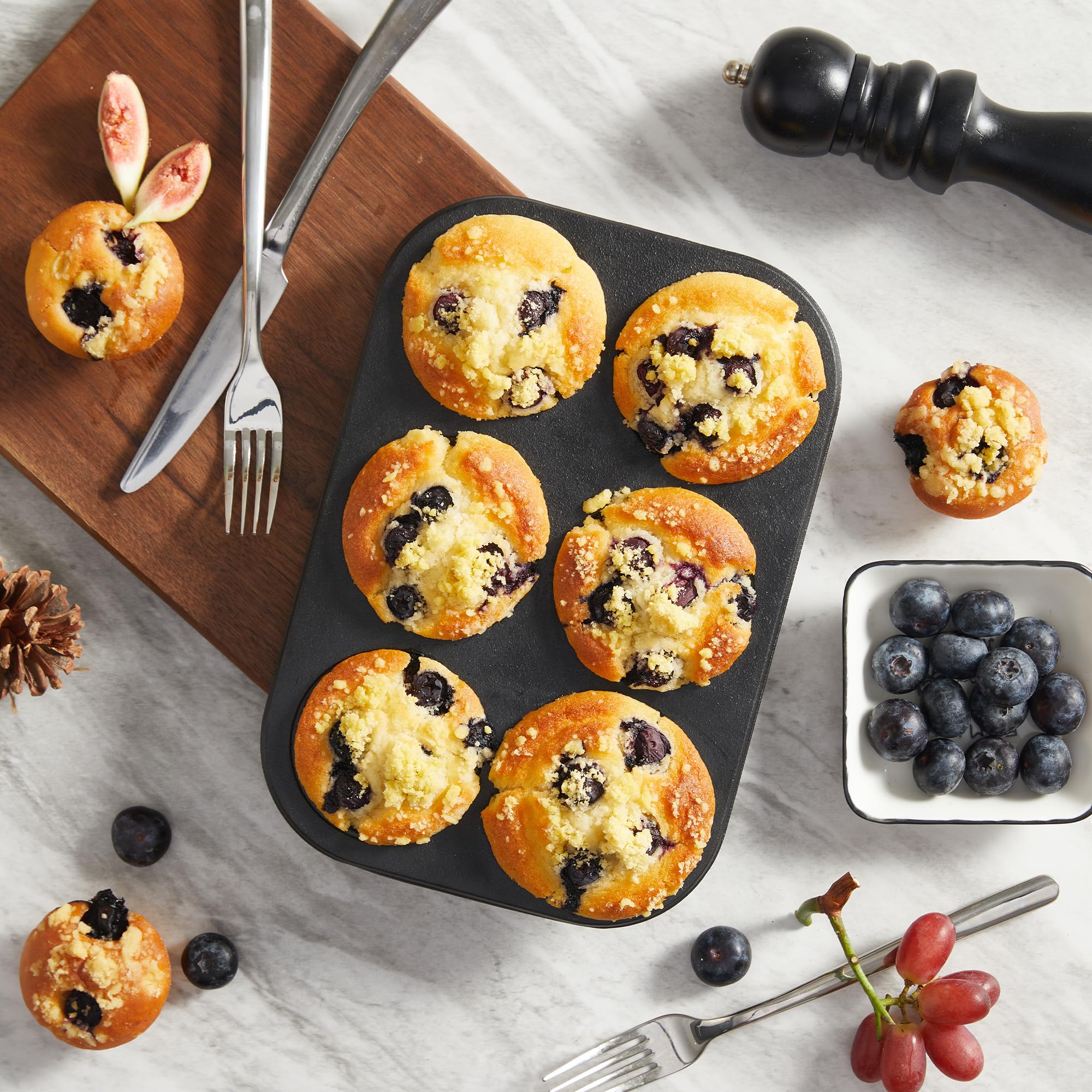 Cast iron muffin and cupcake pan with 6 cups for oven baking